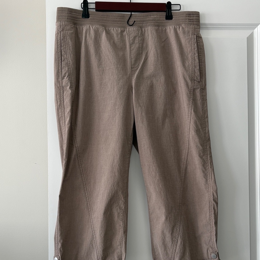 Chico's Taupe Capris